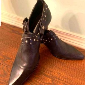 SOLD.  Black leather ladies booties  size-9.  SOLD